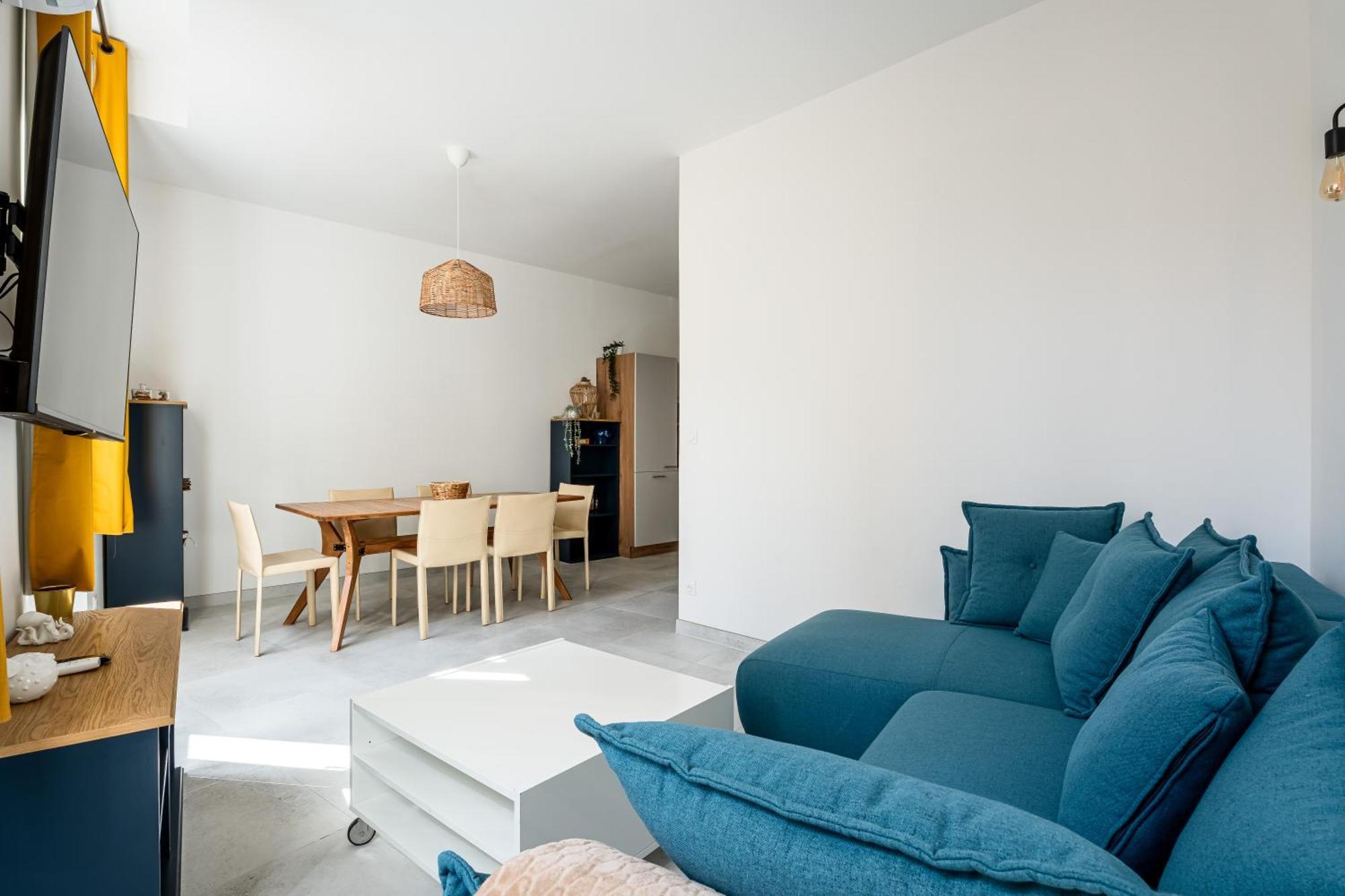 Icare Par Dodo A Appartement Cassis